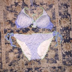 Cheeky ruffle bikini